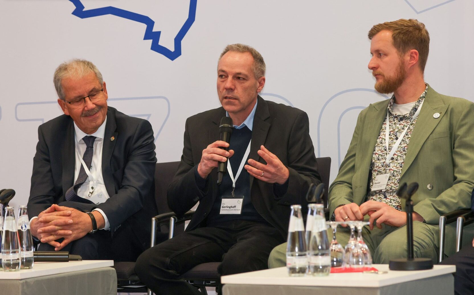 Jens_Gerlinghoff_Podium Als Netzwerker und Vertreter des PAL-Projektes stellte sich Jens Gerlinghoff (Fachkräftenetzwerk Oberlausitz e.V.) Fragen während der Podiumsdiskussion zum Thema „Wie die neuen Arbeitsplätze besetzen?“